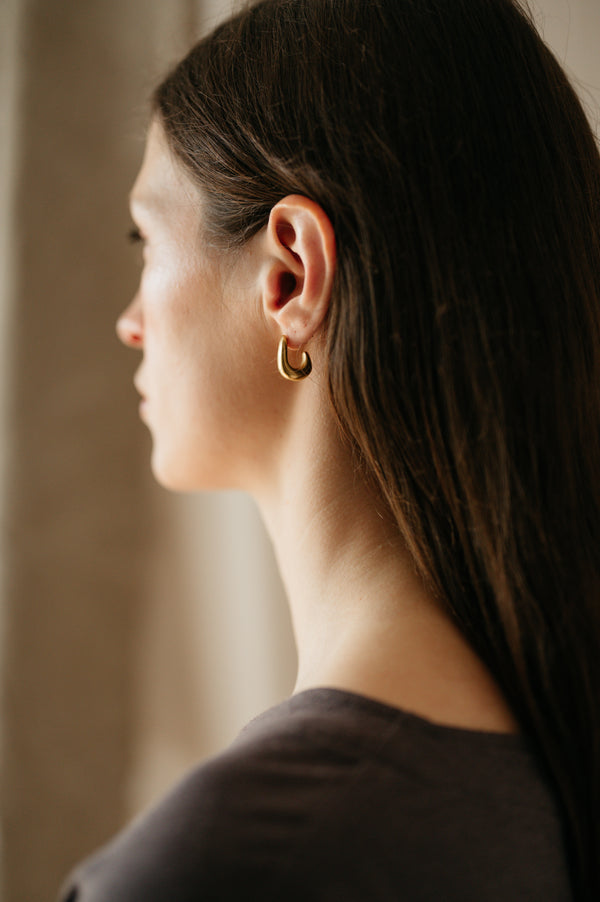 18ct gold earrings | sustaianble jewellery | recycled silver jewellery | eco gold jewellery | everyday earrings | simple jewellery | contemporary gold jewellery | modern gold earrings | minimlaist gold earrings 