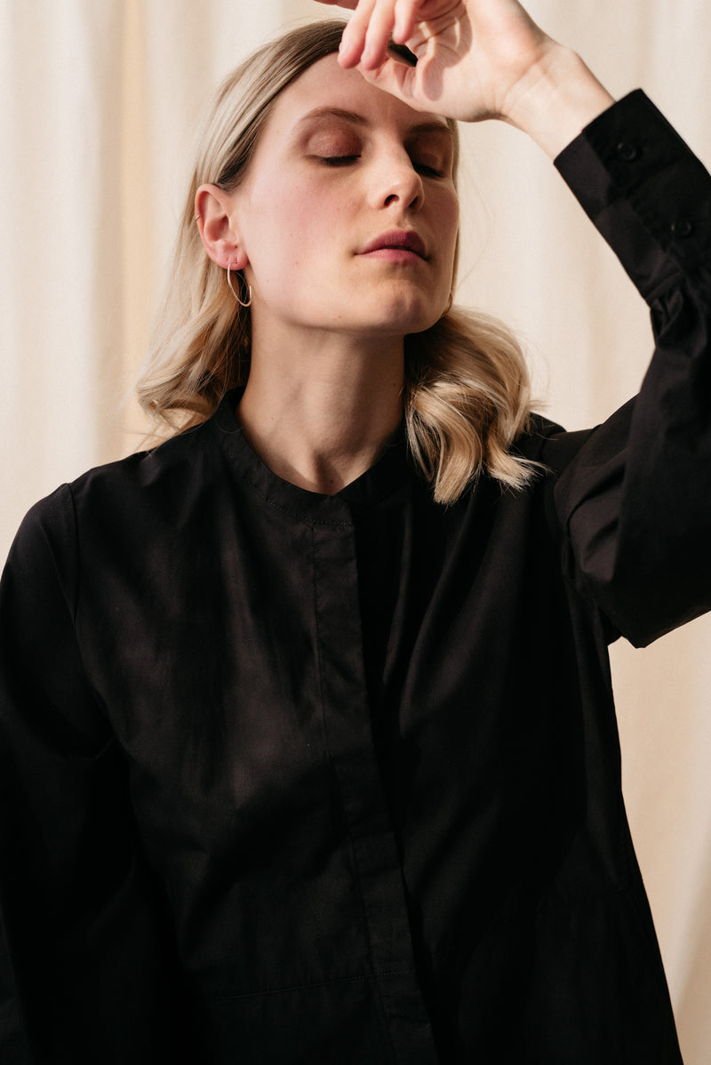 Model wearing 3cm textured gold hoop earrings handcrafted in 9ct gold